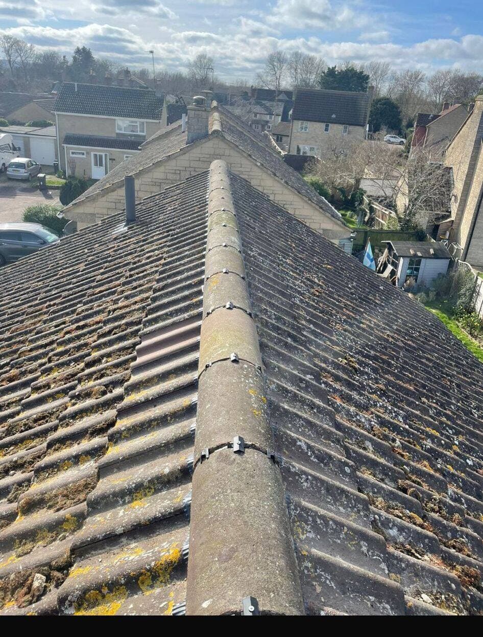 Dry ridge system fitted on a concrete tile roof